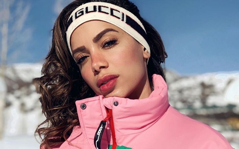 Anitta comemora matches no Tinder