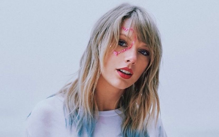 Taylor Swift assina novo contrato em defesa de seus direitos autorais