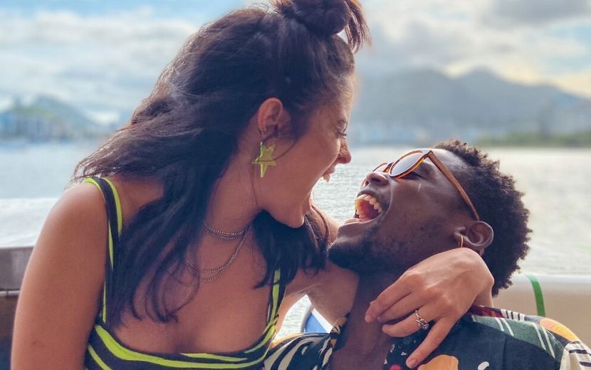Ex-BBB Hana Khalil reata namoro com ator de Malhação