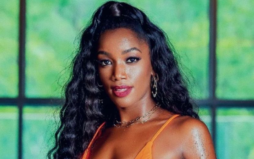 IZA mostra novo visual e revela que vem clipe novo por aí!