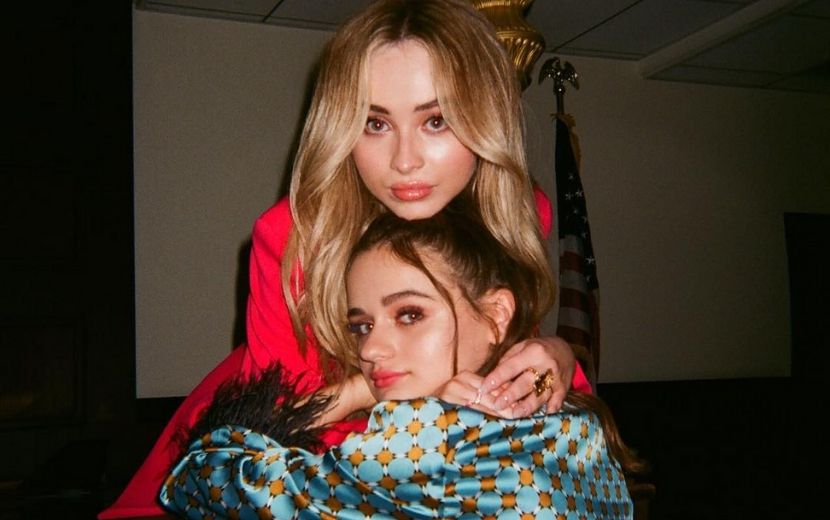 Joey King e Sabrina Carpenter em Nova York é a nossa nova meta de amizade