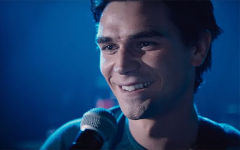 Cantor que inspirou "Enquanto Estivermos Juntos" elogia atuação de K.J. Apa no filme