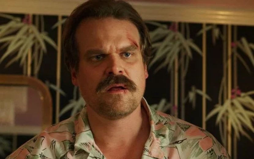 David Harbour, de Stranger Things, diz que 4ª temporada estrearia no início de 2021