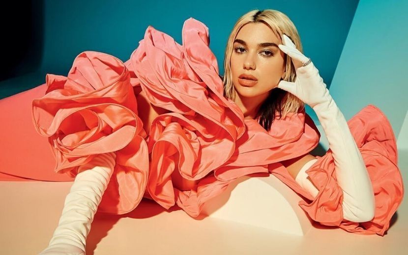 Após álbum vazado, Dupa Lipa chora em live e anuncia nova data de lançamento