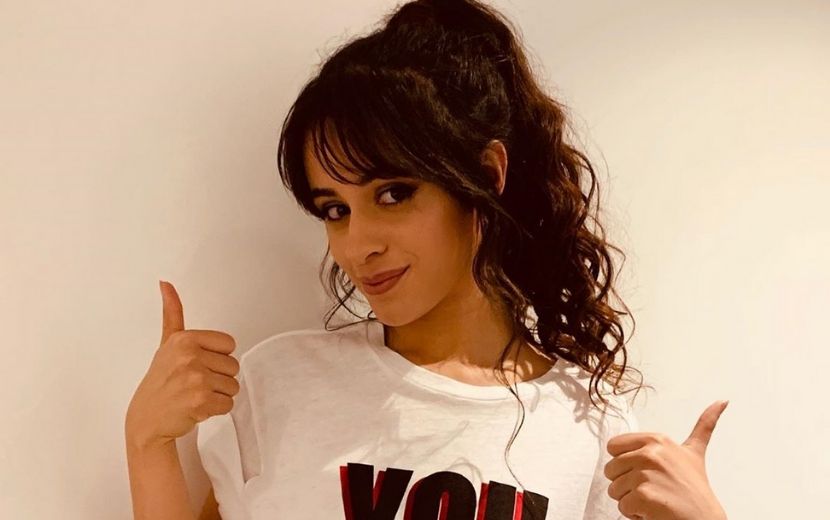 Camila Cabello compartilha vídeo hilário cortando a franjinha: "Pareço o Snape"