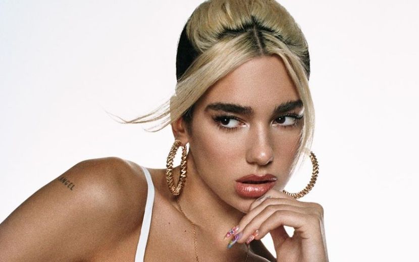 Dua Lipa muda de visual com a ajuda do namorado - e está com o cabelo colorido!