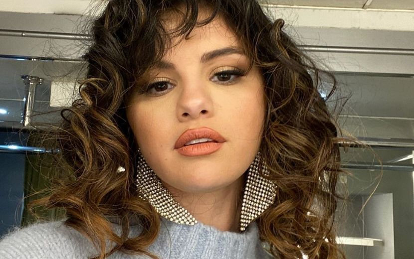 Selena Gomez anuncia versão deluxe do álbum "Rare" com mais três faixas!