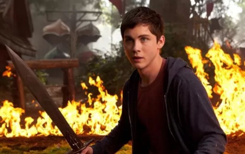 Logan Lerman reage ao anúncio da série de Percy Jackson no Disney+