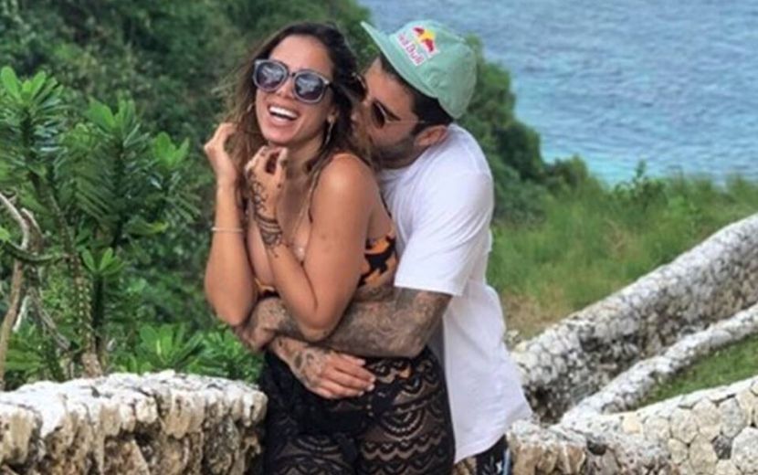 Leo Dias expõe diálogo de Anitta e Pedro Scooby e internet reage: "É o machismo escancarado"