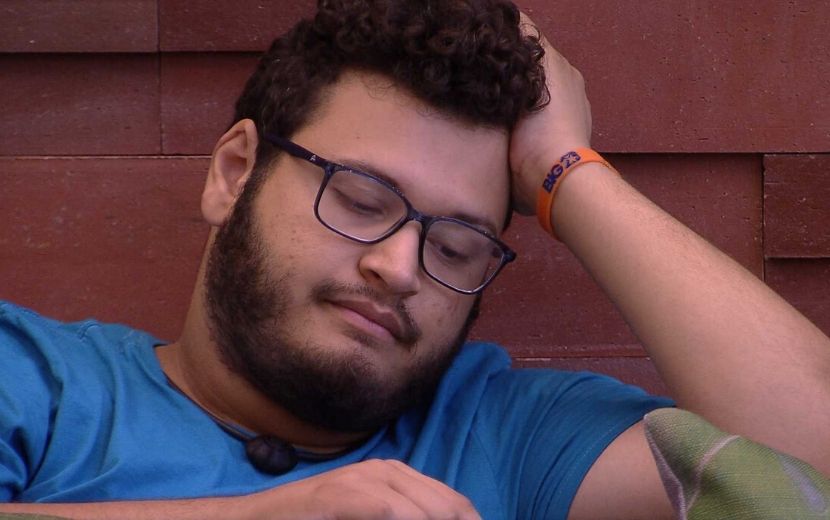 Ex-BBB Victor Hugo faz relato emocionante sobre bullying e pede por segunda chance