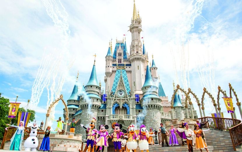 Disney comunica reabertura dos parques após normalização de casos de coronavírus nos EUA