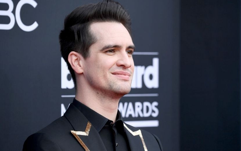 Brendon Urie ataca Donald Trump após uso de faixa do Panic! At The Disco