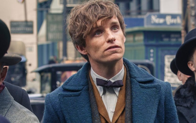 Eddie Redmayne, de Animais Fantásticos, rebate falas transfóbicas de J.K. Rowling