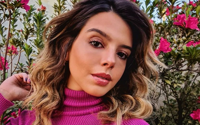 Giovanna Lancellotti fala sobre autoestima: “Sou feliz com minhas gordurinhas, estrias e cicatrizes”