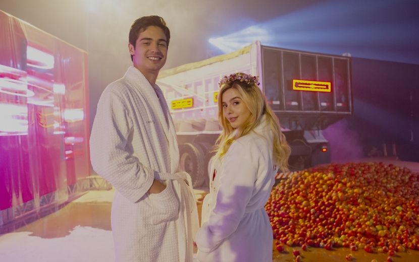 Netflix reúne erros de gravação de “Ricos de Amor” em novo vídeo