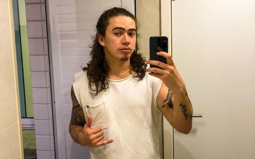 Whindersson Nunes pega fãs de surpresa com visual diferente em selfie