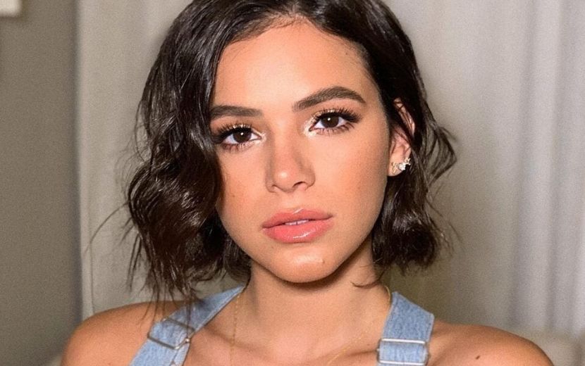 Bruna Marquezine comemora transição capilar e esclarece se mudança é para algum personagem