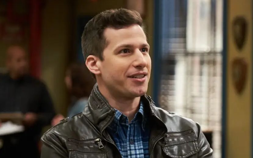 Abordagem de Brooklyn Nine-Nine está sendo repensada por produtores, diz Andy Samberg