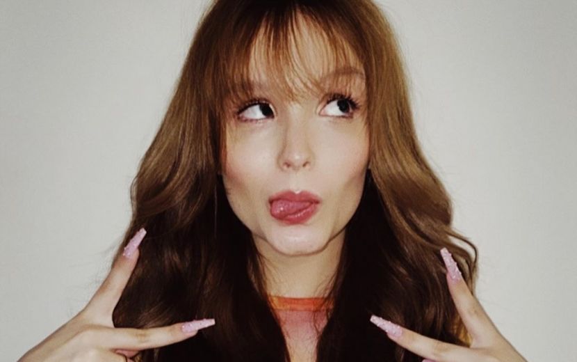 Larissa Manoela posta foto da infância e brinca sobre corte de cabelo: “Tendência vintage”
