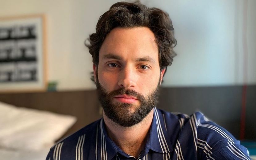 Fã de Penn Badgley compartilha vídeos de quando o ator se hospedou em sua casa
