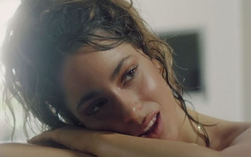 Tini fala sobre o fim de um relacionamento em novo single "Ella Dice", parceria com KHEA
