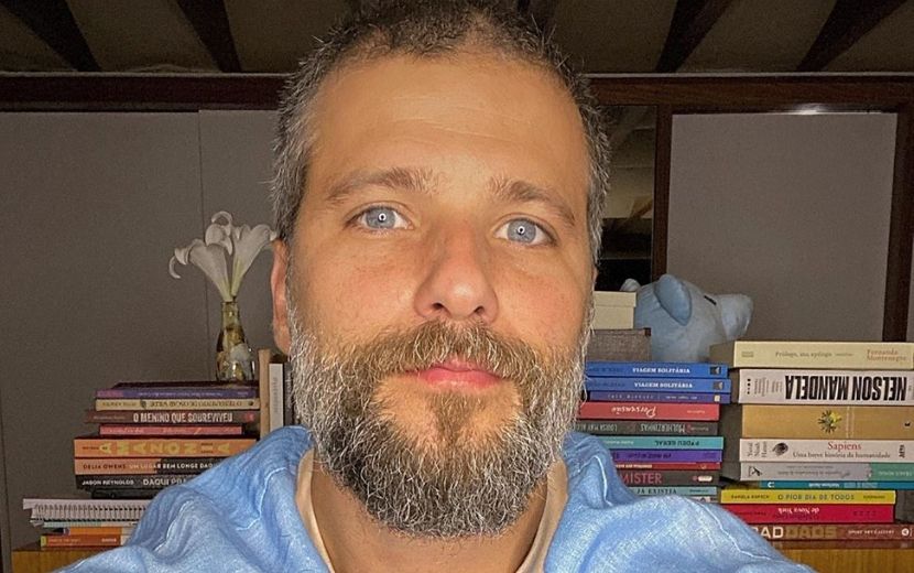 No Dia dos Pais, Bruno Gagliasso posa com os três filhos pela primeira vez