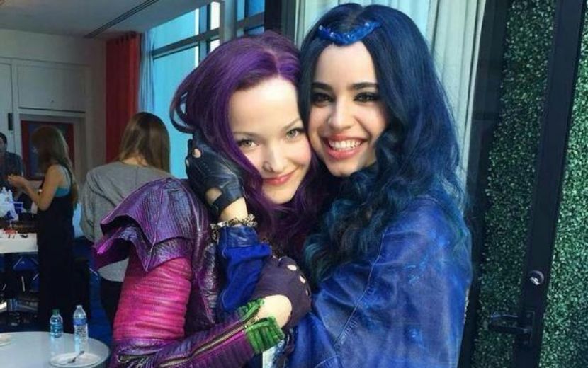 Mal chama Evie para ser a madrinha de seu casamento em nova prévia do especial de "Descendentes"