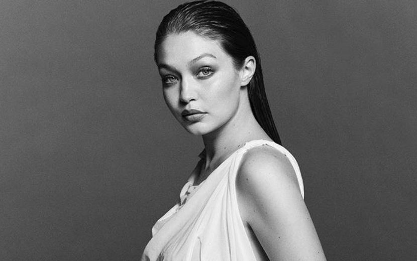 Pela primeira vez, Gigi Hadid posa mostrando o barrigão e leva internet à loucura!
