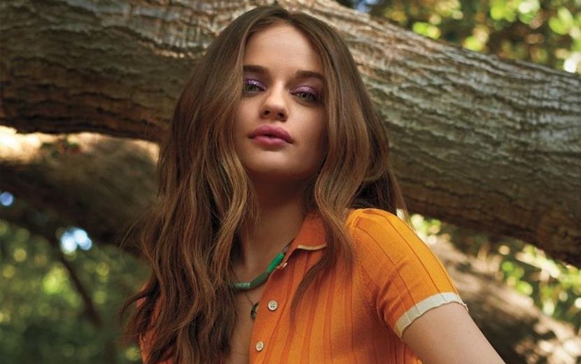 Joey King responde comentário machista que criticava sua foto sem camisa