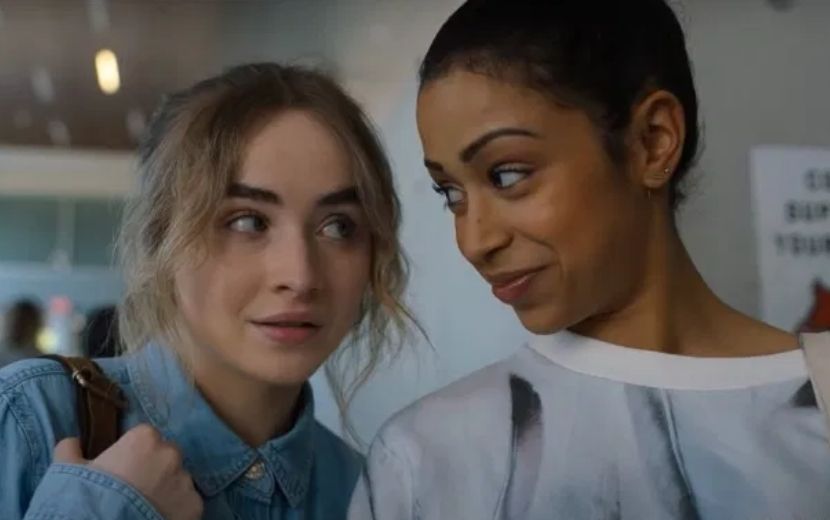 Inspiradas em Dançarina Imperfeita, Sabrina Carpenter e Liza Koshy recriam passos de dança em vídeo