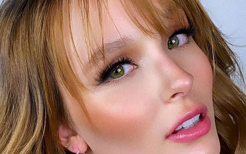 Hair Stylist de Larissa Manoela dá detalhes do novo mega hair da atriz