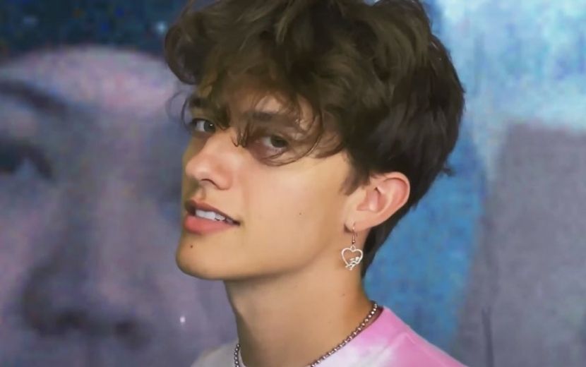 Noah Urrea compartilha vídeo com mashup de músicas que bombaram em 2020