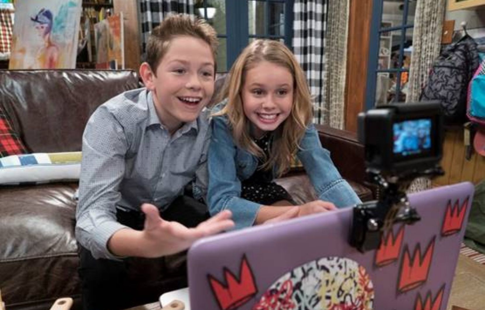 Conheça as aventuras de Coop e Cami, série do Disney Channel com novos episódios a caminho