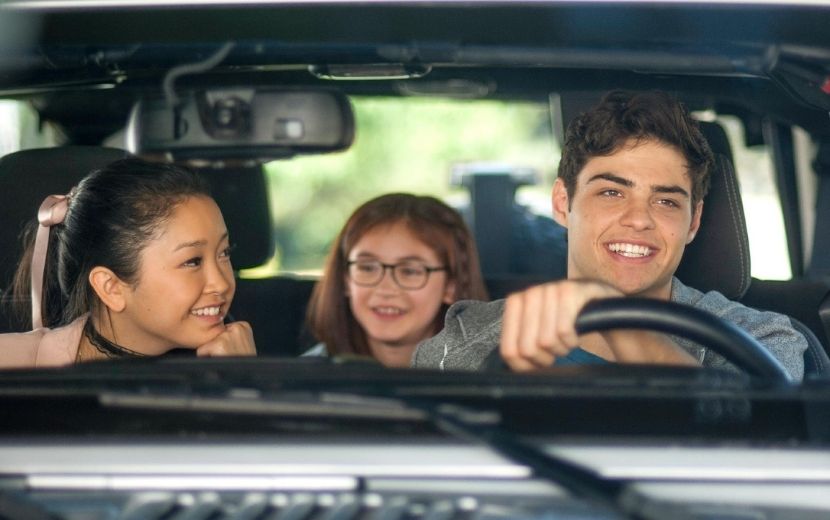 Lana Condor comenta reencontro com Noah Centineo em set de "Para Todos Os Garotos Que Já Amei"