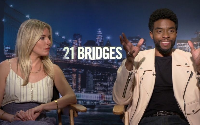 Sienna Miller conta que Chadwick Boseman reduziu próprio salário para proporcionar pagamento justo à atriz