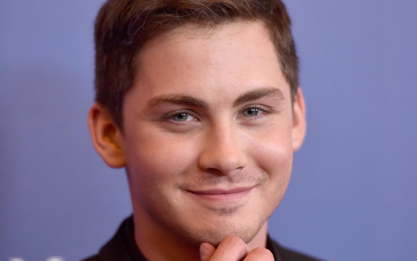 Logan Lerman aparece de visual novo e incendeia a web!