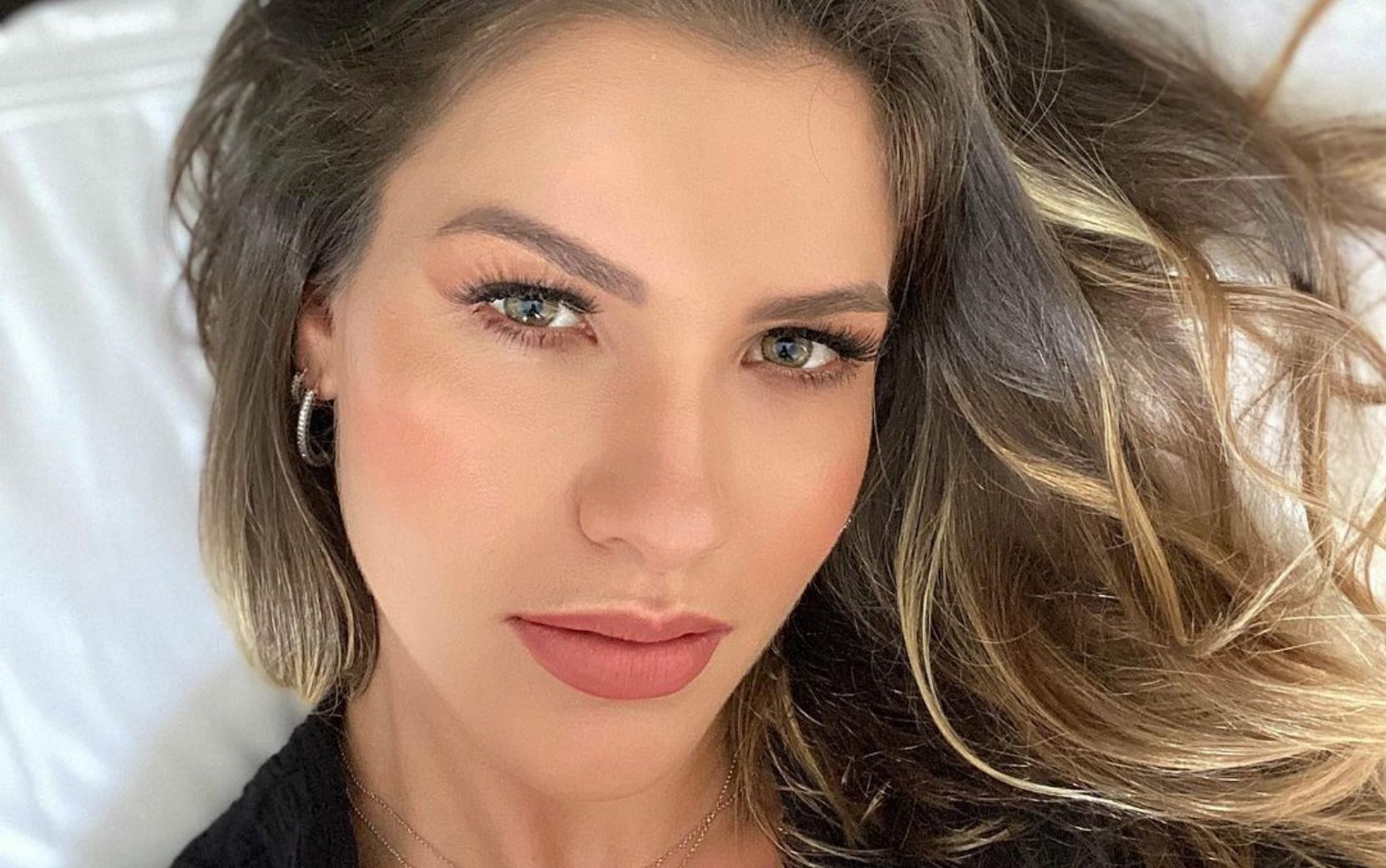 Andressa Suita diz que vai assistir filme sobre como salvar o casamento e apaga post em seguida!