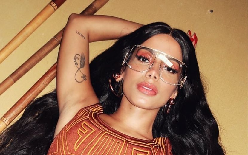 Anitta explica que se afastou da internet por conta de intoxicação alimentar