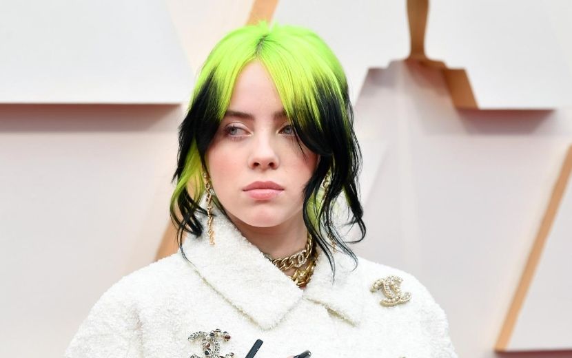 Após ser alvo de body shaming, Billie Eilish pede pela normalização de corpos normais