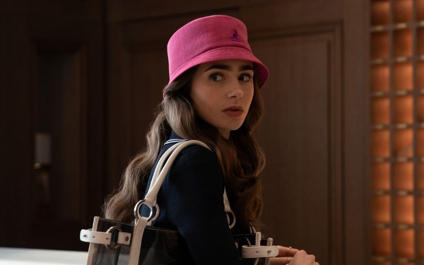 Criador de "Emily em Paris" fala sobre clichês franceses presentes na série