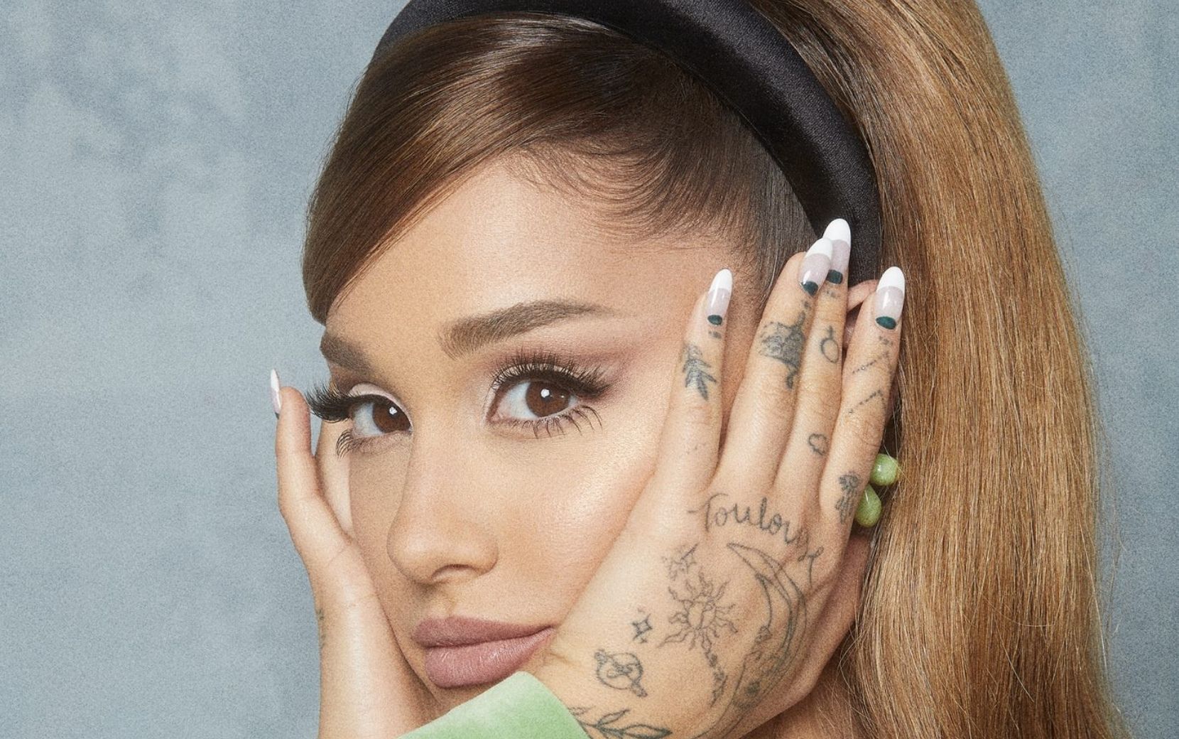 Ariana Grande divulga tracklist de Positions e confirma TRÊS parcerias!