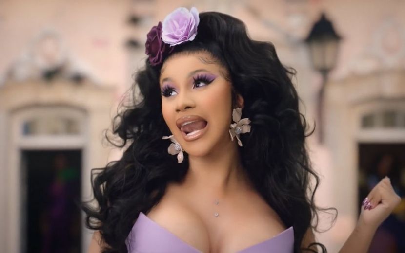 Praticamente brasileira! Cardi B posta stories ouvindo música de MC Bruninho e MC G15