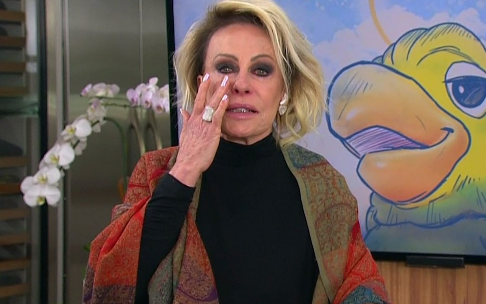 Chorando muito, Ana Maria Braga se despede de Tom Veiga: "A Família Louro José está de luto"