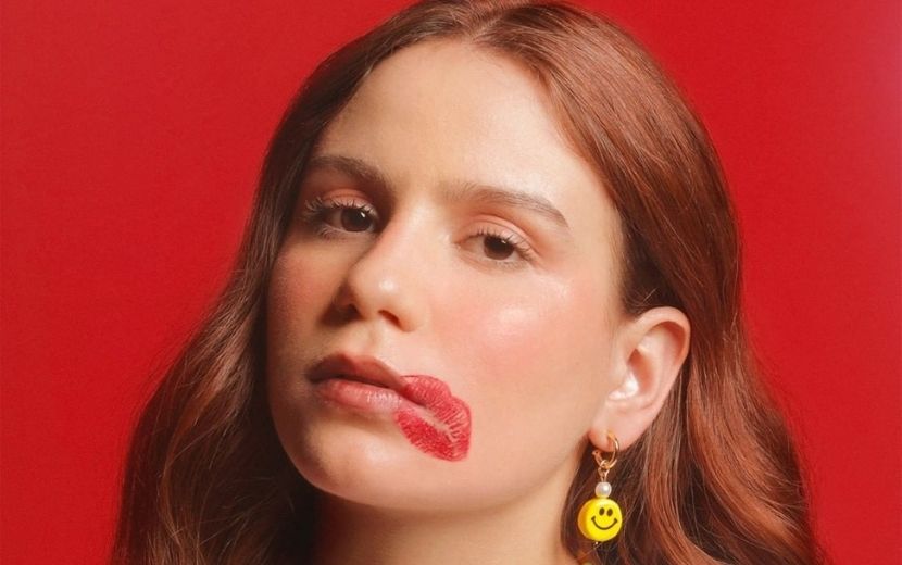 Carol Biazin lança álbum e clipe de "Beijo de Judas"; música é um grito de desabafo
