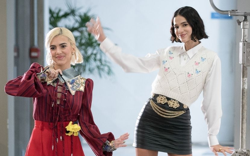 Manu Gavassi confirma participação na série "Condom Ladies", com Bruna Marquezine