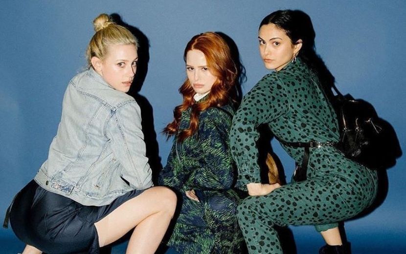 Camila Mendes, Lili Reinhart e Madelaine Petsch, de Riverdale, viram Meninas Superpoderosas em cliques de Halloween