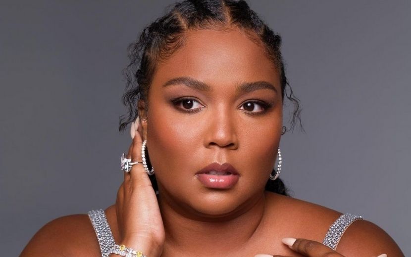 Lizzo emociona mãe ao presenteá-la com um carro