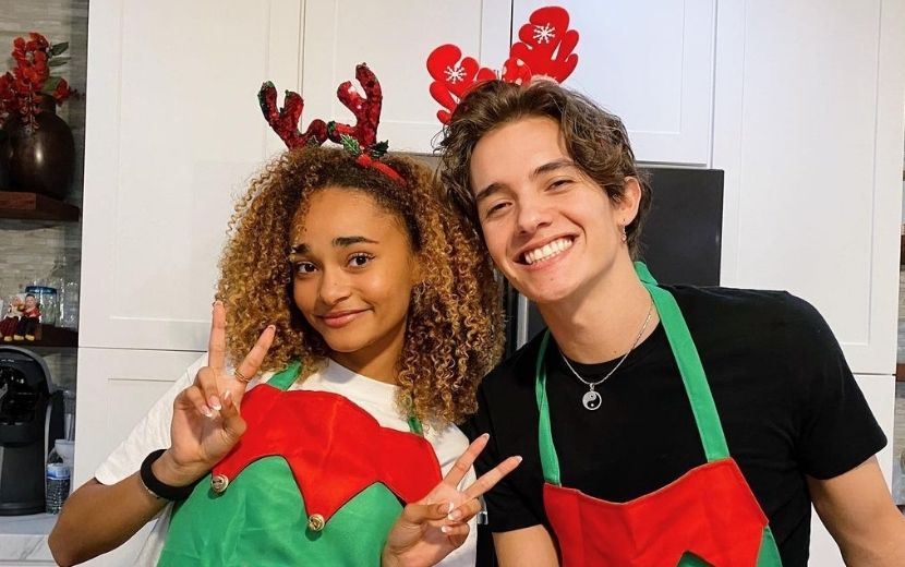 Noah Urrea e Mélanie, do Now United, fazem cover de música natalina