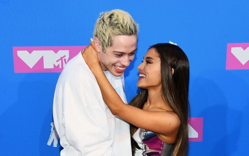Pete Davidson tem a melhor reação ao encontrar fã com o nome "Ariana"