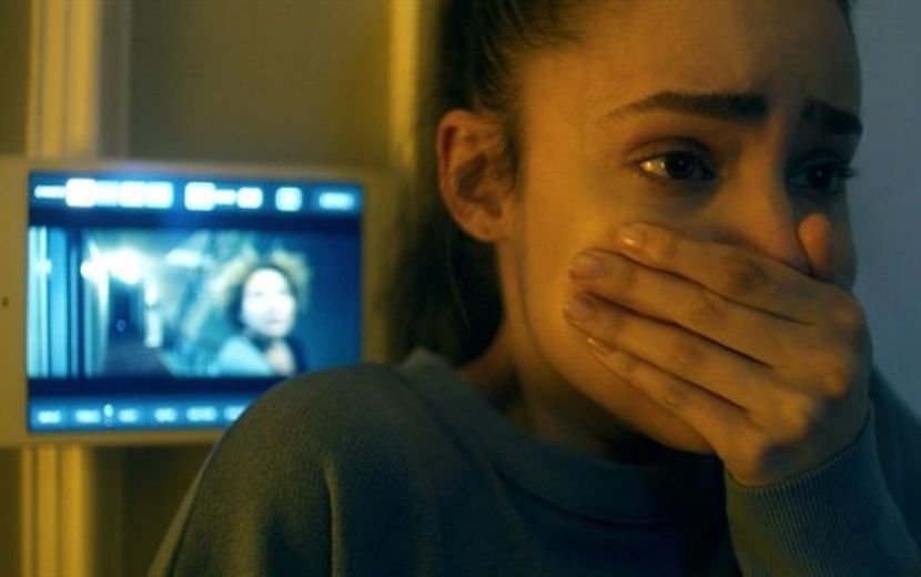 Sofia Carson rebate críticas sobre abordagem da pandemia no filme "Songbird"